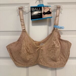 NWT Bali Lace 'N Smooth 360° Stretch Lace Underwire Bra